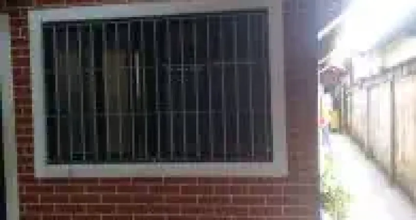 Ótima casa no bairro Nossa Senhora do Sion, em Itanhaém - lado serra em rua calçada.