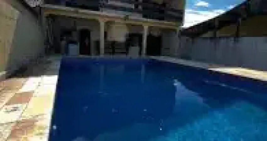 Excelente casa no bairro Balneário Gaivota em Itanhaém - lado praia em rua calçada.