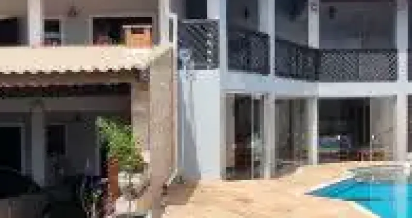 Lindo sobrado no bairro Jardim Corumbá em Itanhaém - lado praia em rua calçada.