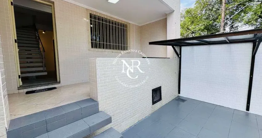 Casa geminada tipo sobrado com 3 quartos e quintal á venda em santos!!!