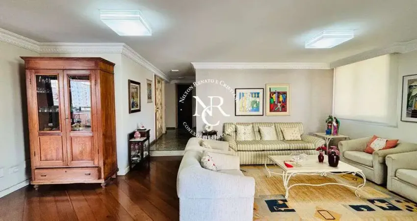 Apartamento á venda para reforma com 4 suítes e 4 vagas de garagem em Santos,SP