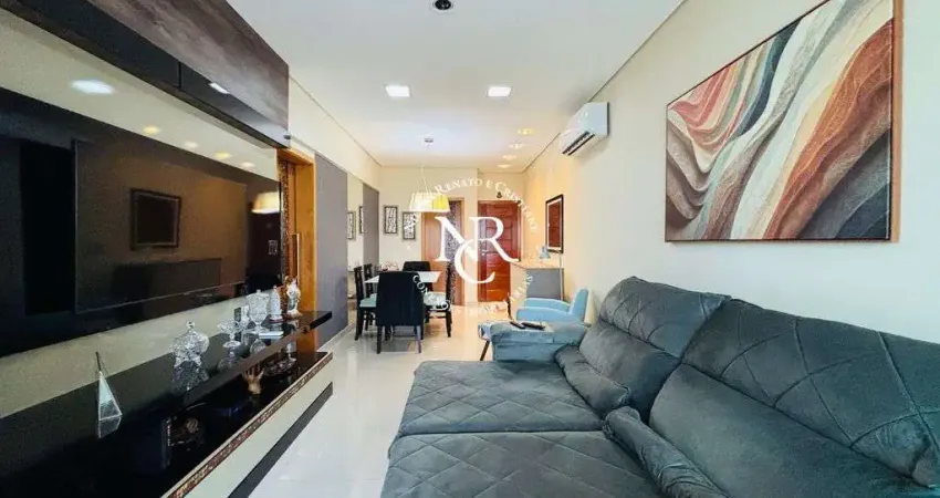 Apartamento á venda com 2 suítes e 2 vagas de garagem demarcadas em Santos.