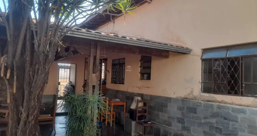 Casa com 3 quartos à venda na Saudade, Belo Horizonte 