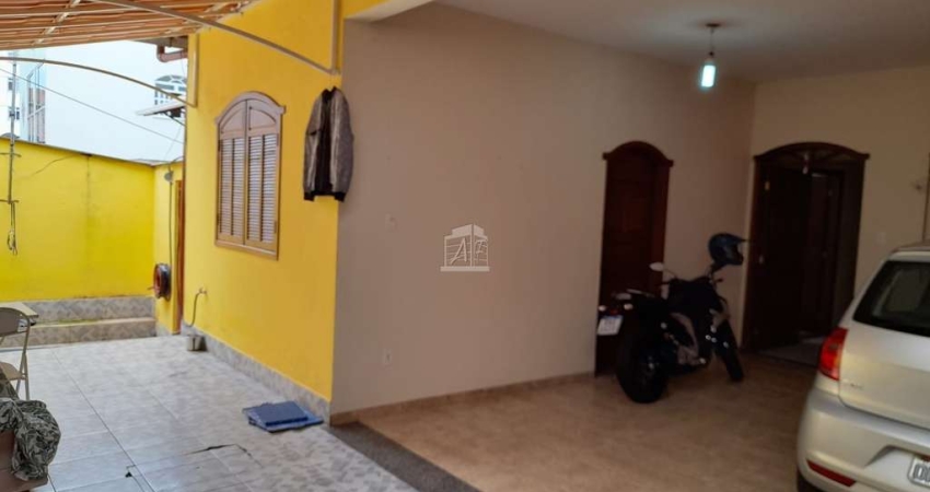 Vendo casa de 3 quartos e 2 pavimentos no Ana Lúcia