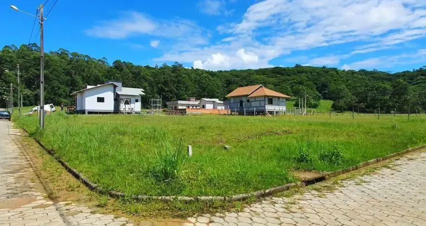 Terreno à venda na Rua Erasmo Borato Geremias, Brasília, Criciúma