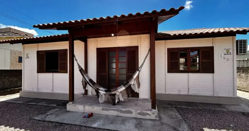 Casa para Venda em Criciúma, Santa Catarina, 3 dormitórios, 1 banheiro, 1 vaga