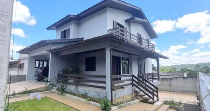 Casa para Venda em Criciúma, Archimedes Naspolini, 3 dormitórios, 1 suíte, 4 banheiros, 2 vagas