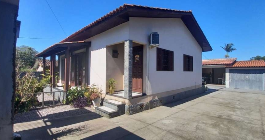 Casa para Venda em Criciúma, Mina do Mato, 4 dormitórios, 1 banheiro, 1 vaga