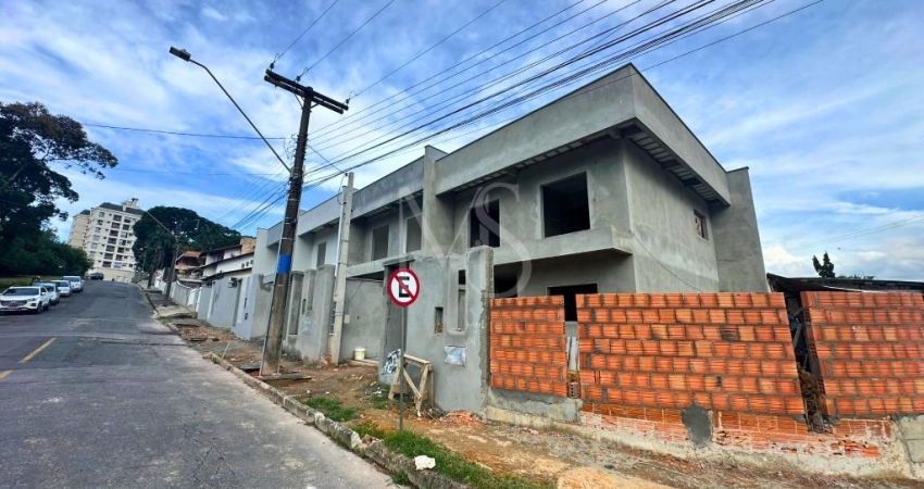 Sobrado Geminado à Venda – Bairro Costa e Silva (divisa com América)