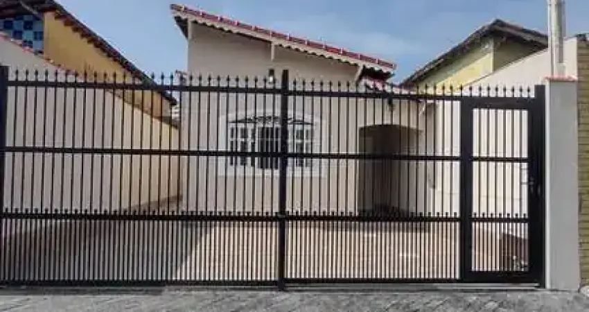 Casa isolada com 2 domritórios próximo à praia em Praia Grande SP