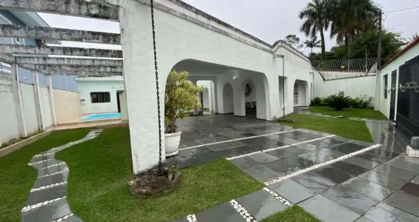 Imperdível: casa à venda em praia grande-sp, no bairro solemar, com 5 quartos, 2 suítes, 3 salas, 3 banheiros, 6 vagas de garagem e 372,00 m² de área.
