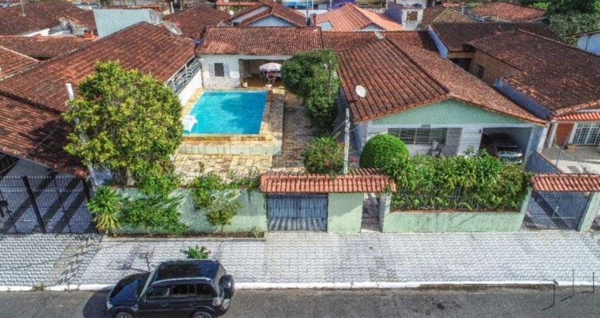 Casa à Venda em Praia Grande-SP: 3 Quartos, 1 Sala, 3 Banheiros, 10 Vagas de Garagem, 236,63 m² de Área no Bairro Real.