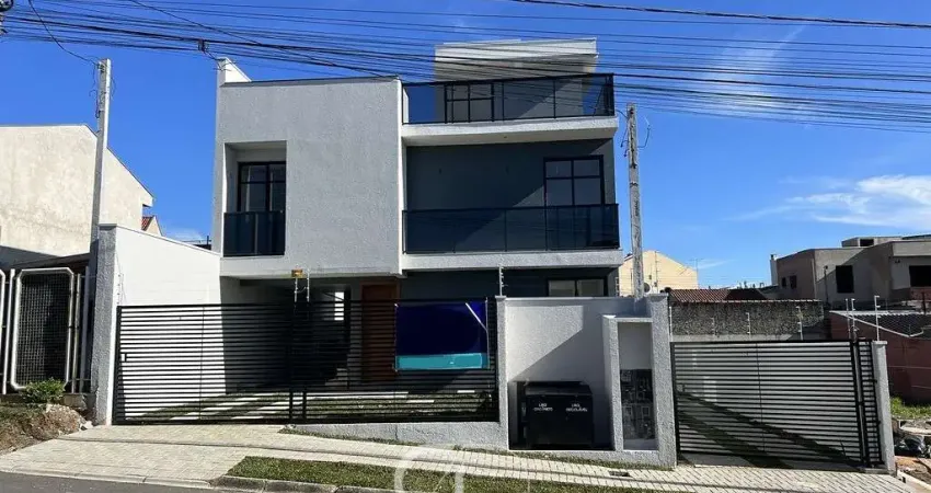 Sobrado em condomínio a venda em Curitiba