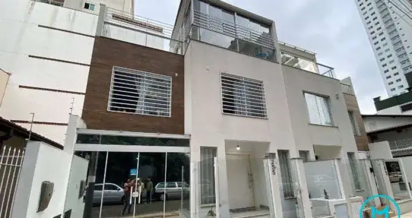 Sobrado com 3 Suítes, 2 Vagas a 400 m da Praia central de Balneario Camboriu