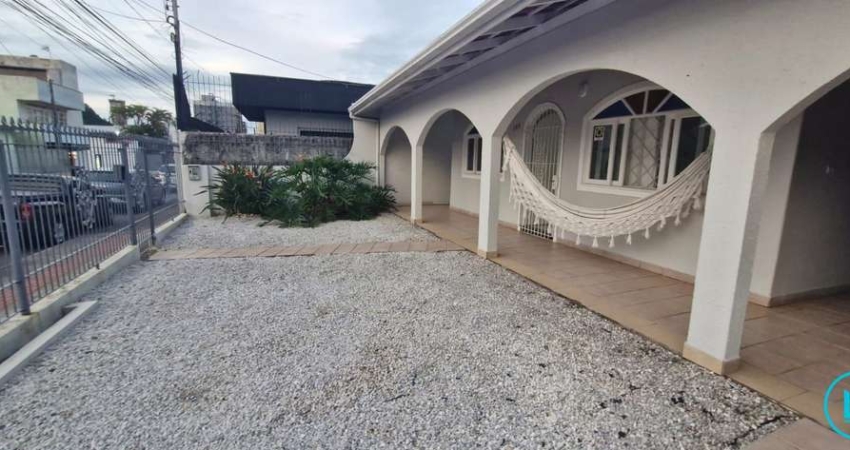 Casa com terreno Balneário Camboriú, 3 suítes garagem e edicula