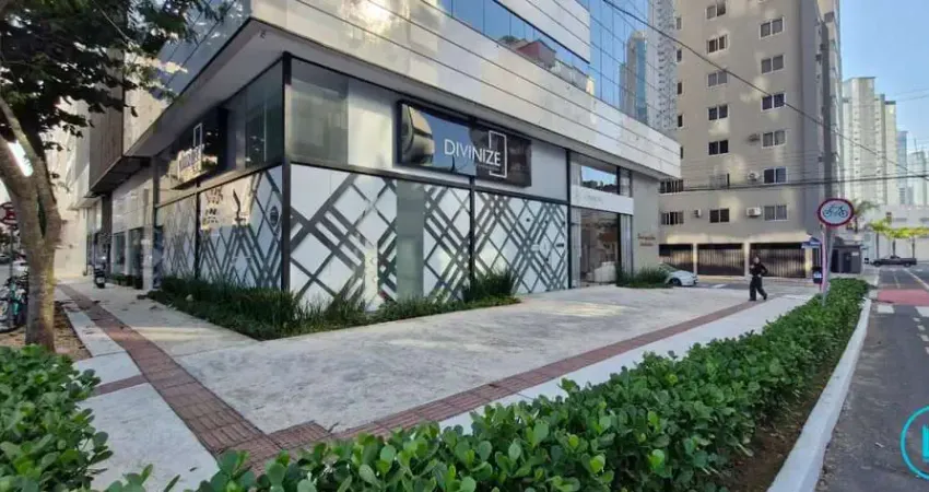Sala Comercial 200 m2 frente rua, com mezanino Centro de Balneário Camboriú SC