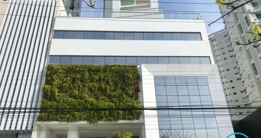 Cobertura triplex com 8 quartos, 7 suítes e 4 vagas | 410m² privativos