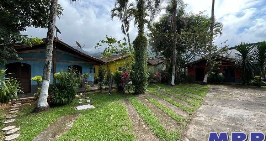 Casa a venda em Ubatuba, dentro de condomínio no bairro do Sertão da Quina a 3 km Praia de Maranduba.