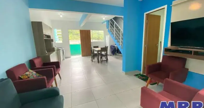 Apartamento à venda em Ubatuba. 2 dormitórios, 3 banheiros. Com piscina