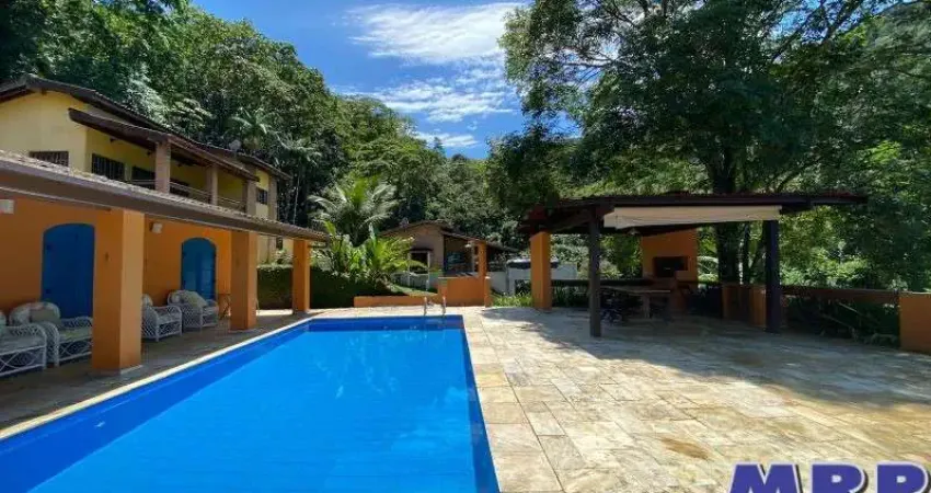Praia da Lagoinha em Ubatuba. Casa á venda, 6 dormitórios. Com piscina.