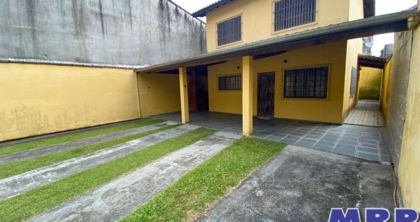 Casa a venda em Ubatuba a 850 metros da praia do sapê, com 4 dormitórios e quintal !