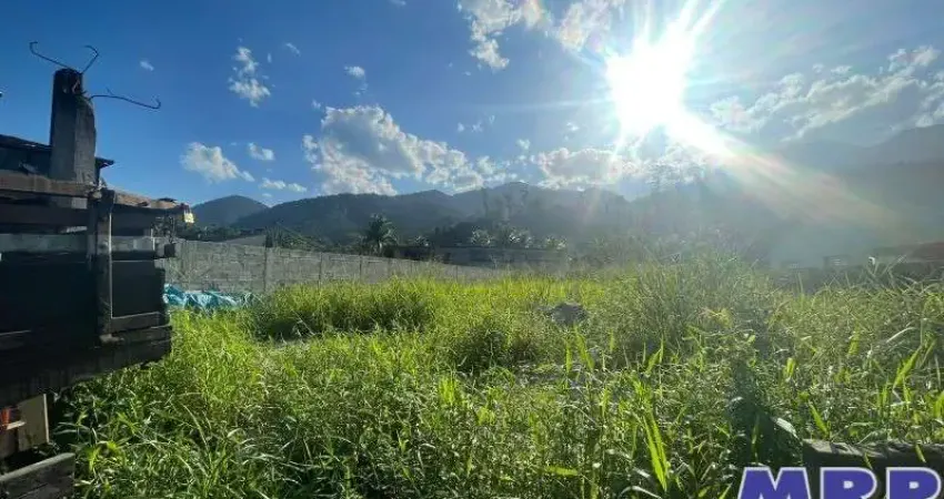 Terreno a venda em Ubatuba, Bairro residencial a 3 km da Praia da Maranduba.
