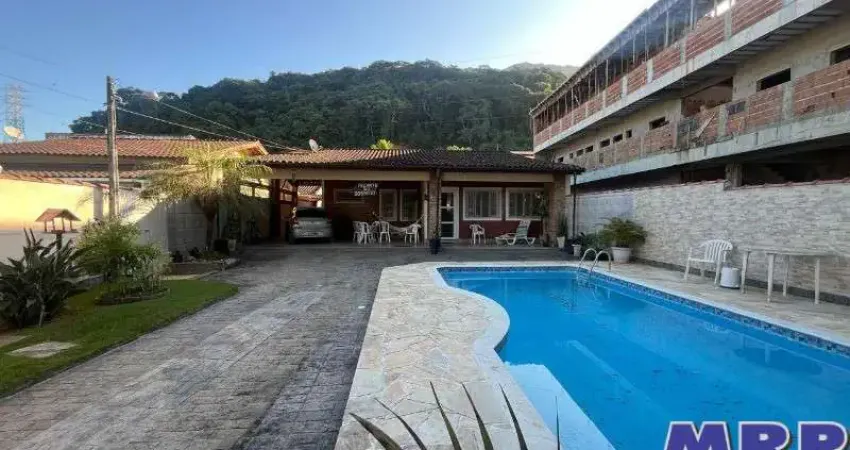 Praia da Lagoinha. Ubatuba. Casa com piscina à venda. 4 quartos.