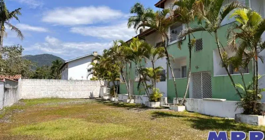 Apartamento á venda na Praia da Enseada em Ubatuba. 2 quartos. A 160 metros da praia.