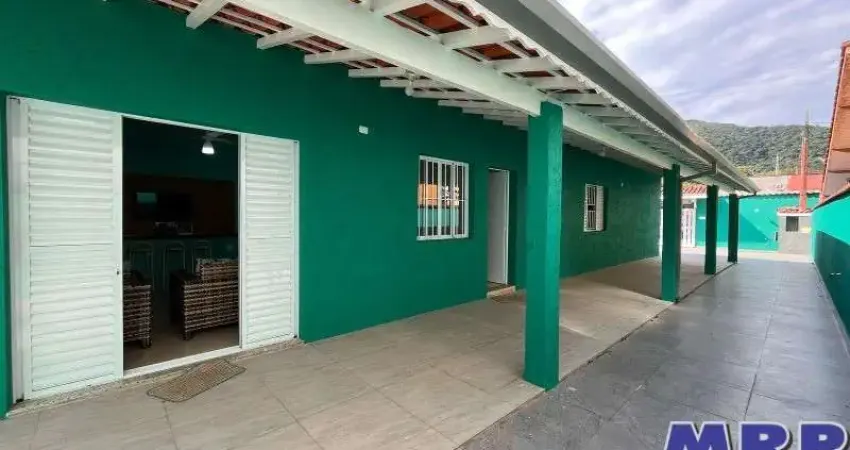 Casa à venda em Ubatuba. Praia da Maranduba. 2 dormitórios.
