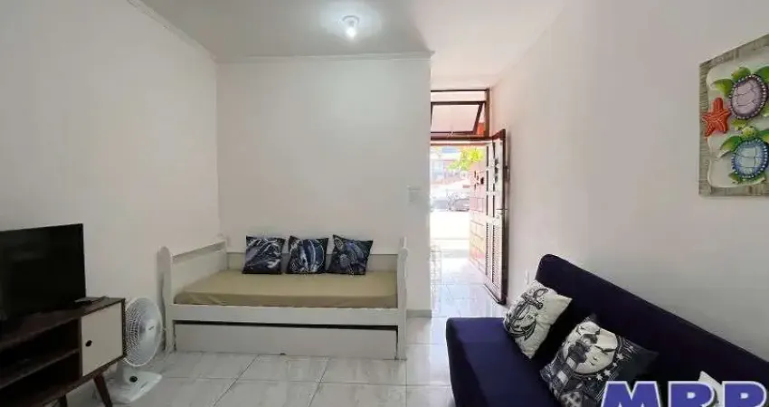 Apartamento à venda. a 200 metros da praia do sapê. condomínio com piscina.