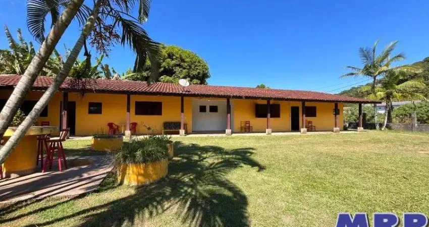 Casa á venda na maranduba em ubatuba. 5 quartos. com escritura.