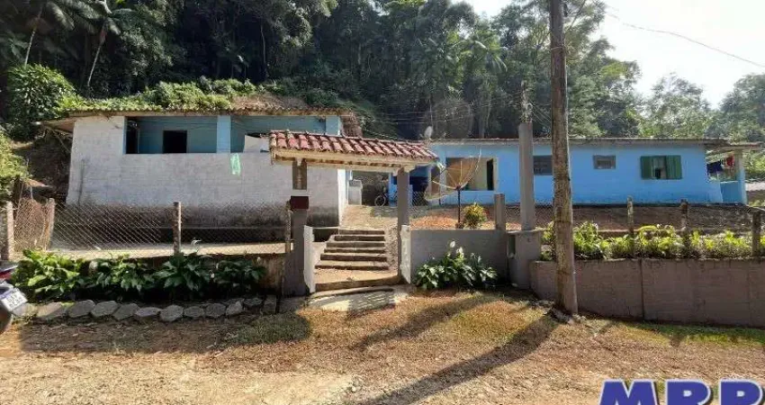 Casa a venda em Ubatuba, próximo a Praia da Maranduba, em bairro residencial !