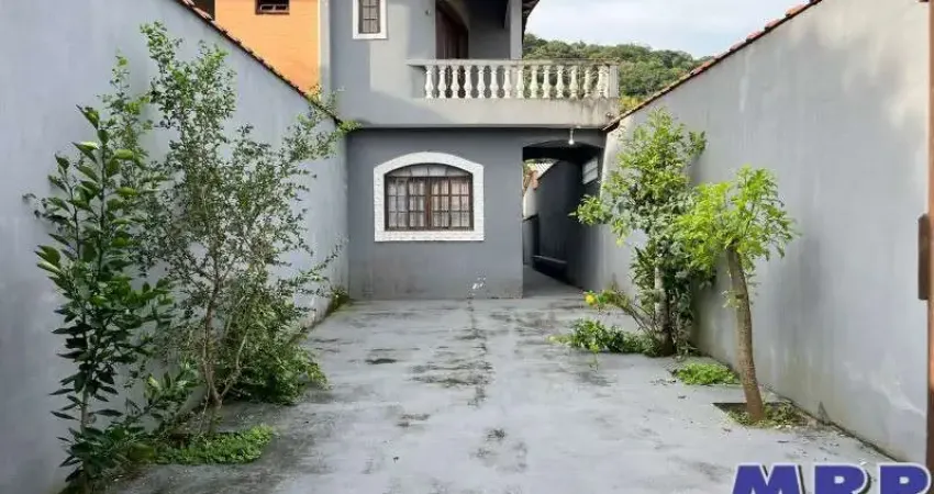 Sobrado geminado com 2 dormitórios á venda em Ubatuba. Aceita financiamento. Oportunidade.