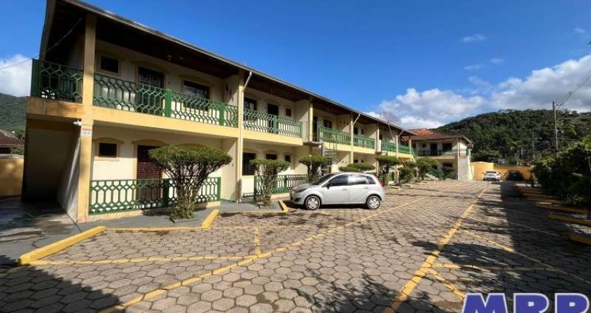 Apartamento em Ubatuba com 1 dormitório, dentro de condomínio a 450 metros da Praia de Maranduba.