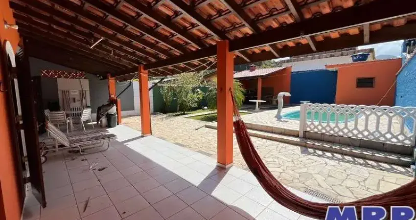 Casa a venda em ubatuba, com piscina no bairro da maranduba a 700 metros da praia.  aceita financiamento !