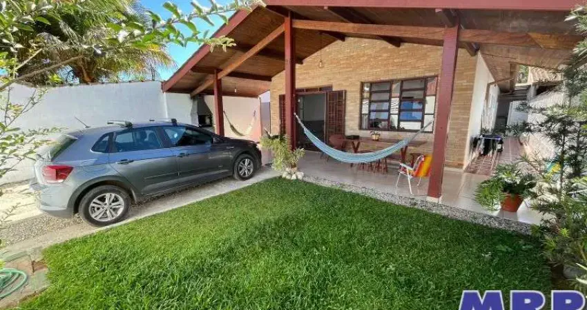 Casa a venda em ubatuba, muito bem localizada no bairro do lázaro a 500 metros da praia !