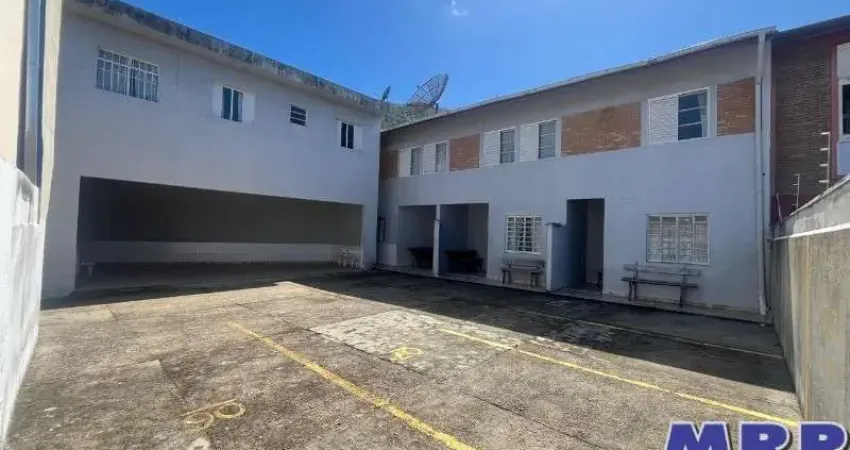 Residencial com 4 apartamentos á venda em ubatuba na praia da enseada. 70 metros da praia.