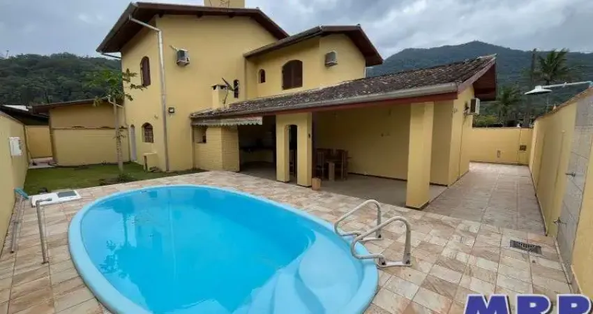 Casa à venda em ubatuba no bairro da lagoinha com piscina. aceita financiamento !
