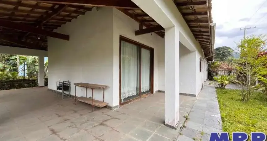 Casa em ubatuba. 3 quartos. aceita financiamento. bairro folha seca.