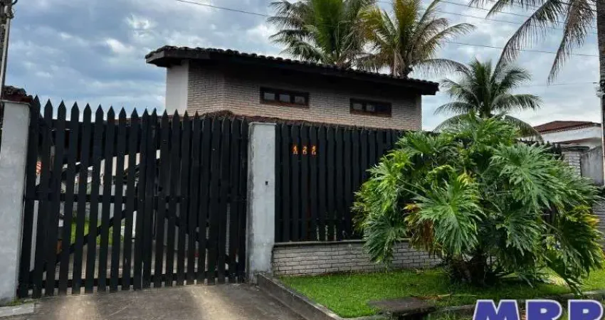 Casa em ubatuba com 5 dormitórios sendo 3 suítes, mezanino, piscina e lounge externo à apenas 700m de distância da praia da lagoinha!