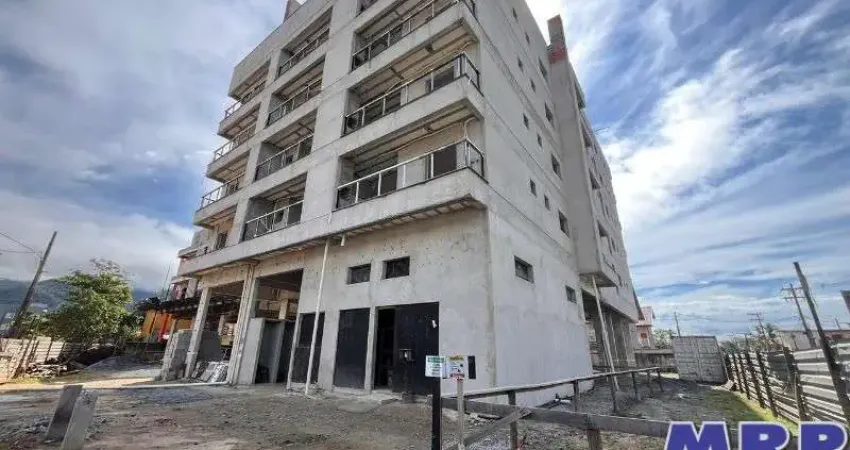 Apartamento à venda na praia da maranduba. uma suíte. varanda gourmet. em obras.
