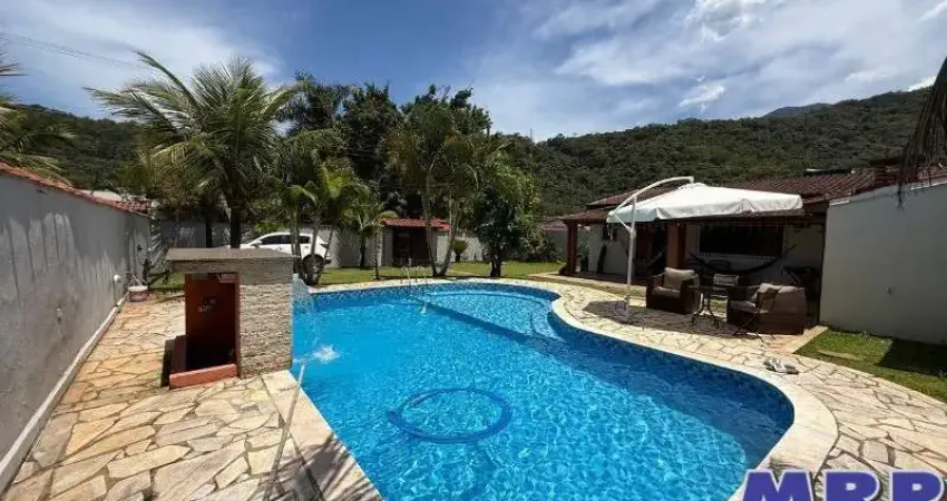 Casa à venda em massaguaçu, caraguatatuba. 2 quartos, com piscina.