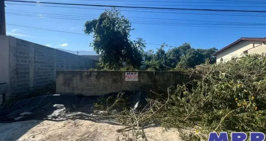 Lote em Ubatuba, com escritura, a 650 metros da praia da Maranduba!