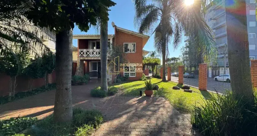 Casa de Esquina Localizada no Centro de Dois Irmãos À Venda