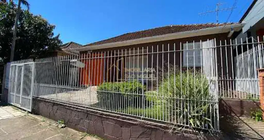 Casa à venda na Avenida Vinte e Cinco de Julho, Centro, Dois Irmãos
