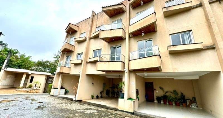 Casa de Condomínio à Venda em São Paulo-SP: 3 Quartos, 2 Suítes, 2 Salas, 4 Banheiros, 2 Vagas, 175m² no Barro Branco.