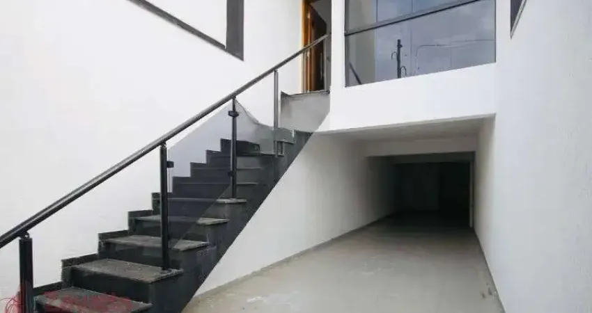 Casa Espaçosa de Alto Padrão em Água Fria, São Paulo-SP: 5 Quartos, 2 Suítes, 2 Salas, 4 Banheiros, 5 Vagas, 432m²!