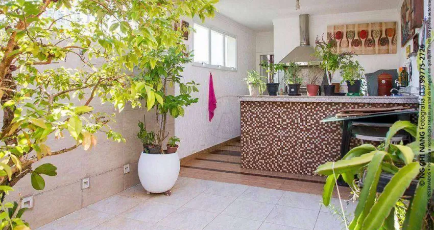 Casa Triplex à venda no Embaré em Santos
