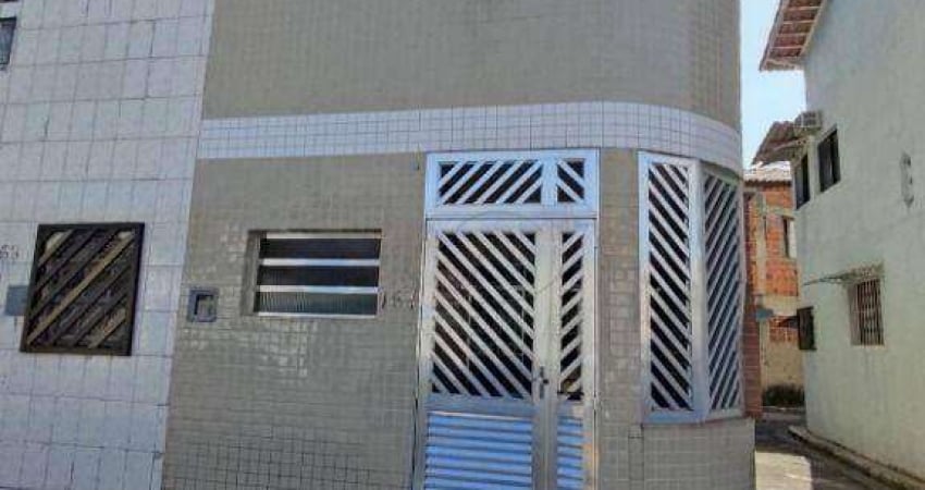 Casa com 3 dormitórios , Sacada 2 Banheiros, estacionamento de veiculo nas frente da casa à venda, 73 m² por R$ 320.000 - Rádio Club - Santos/SP
