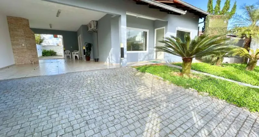 Casa comercial à venda na Rua Jacinto de Miranda Coutinho, Iririú, Joinville